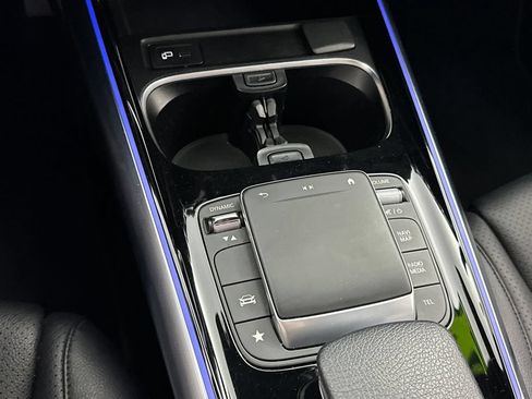 Used 2021 Mercedes-Benz GLA 250 image 36