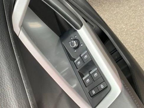 Used 2024 Audi Q3 2.0T Premium w/ Convenience Package AWD/4WD image 24