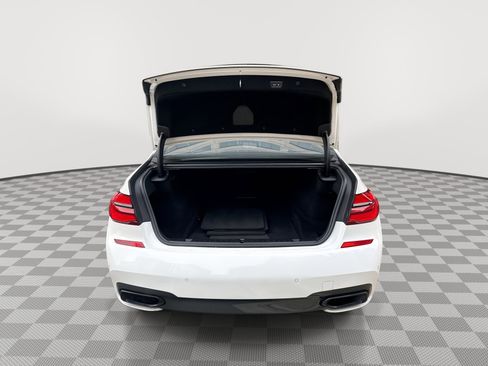 Used 2017 BMW 750i RWD image 21