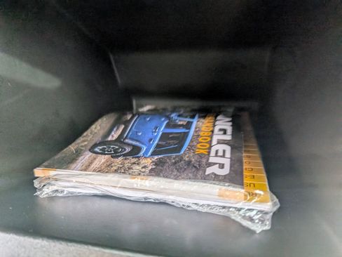 Used 2025 Jeep Wrangler Unlimited Sahara w/ Safety Group image 36