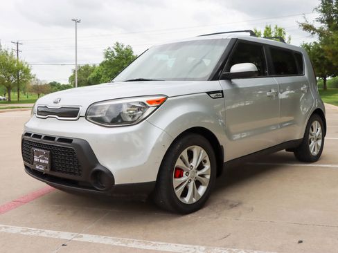 Used 2015 Kia Soul + image 3