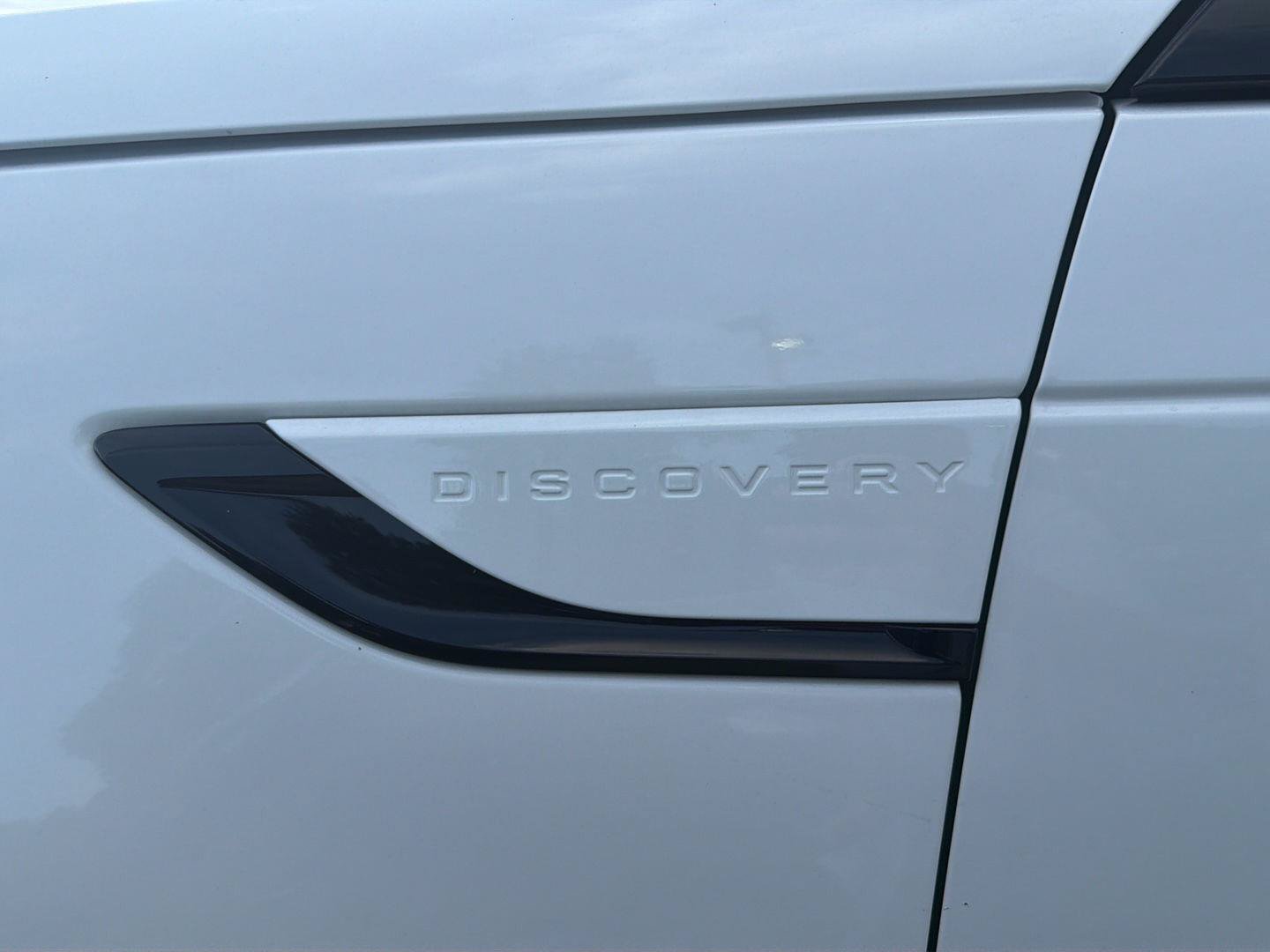 Used 2025 Land Rover Discovery S AWD/4WD image 6