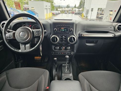 Used 2016 Jeep Wrangler Unlimited Rubicon w/ Connectivity Group AWD/4WD image 23