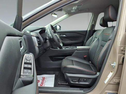 Used 2025 Nissan Rogue SV AWD/4WD image 15