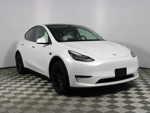 Used 2022 Tesla Model Y Long Range image 27