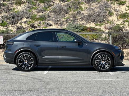 New 2026 Porsche Macan Electric image 9