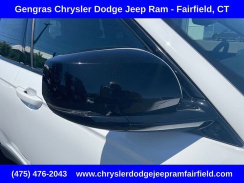 Used 2024 Jeep Grand Cherokee Limited w/ Black Appearance Package AWD/4WD image 10