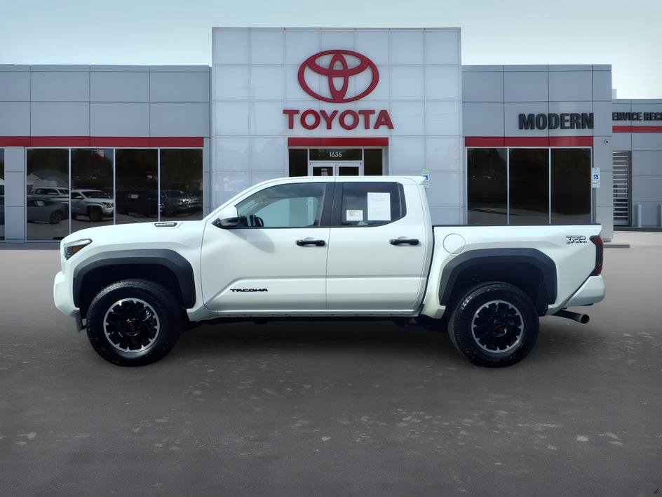 Used 2026 Toyota Tacoma TRD Off-Road AWD/4WD image 2
