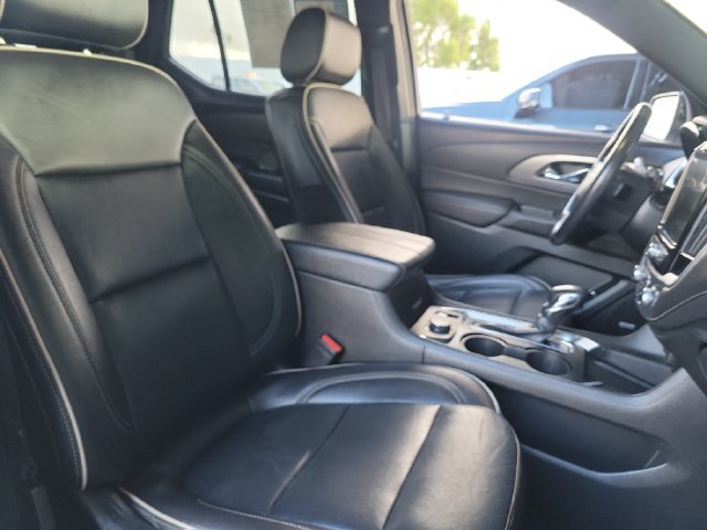 Used 2022 Chevrolet Traverse Premier w/ Redline Edition FWD image 25