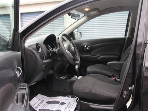 Used 2015 Nissan Versa SV FWD image 18
