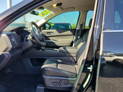 Certified 2025 Nissan Pathfinder SL w/ Cargo Package FWD image 19