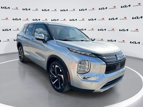 Used 2024 Mitsubishi Outlander SE Black Edition AWD/4WD image 1