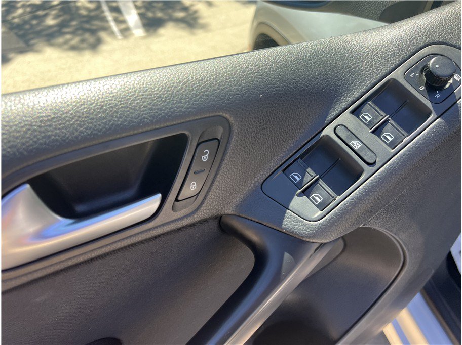 Used 2013 Volkswagen Tiguan S FWD image 15