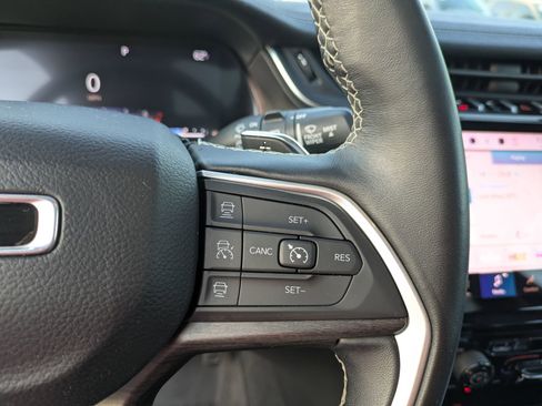 Used 2022 Jeep Grand Cherokee L Limited AWD/4WD image 19