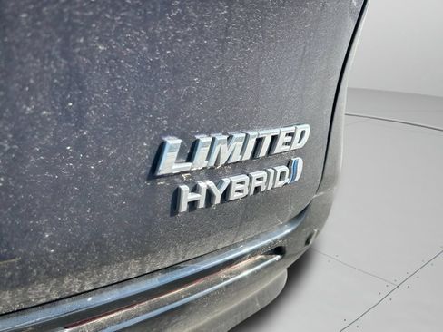 Certified 2023 Toyota Sienna Limited AWD/4WD image 9