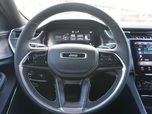 Used 2023 Jeep Grand Cherokee Overland w/ Luxury Tech Group IV AWD/4WD image 10