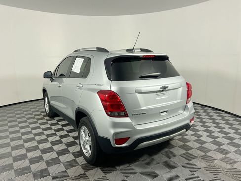 Used 2022 Chevrolet Trax LT w/ LT Convenience Package image 6