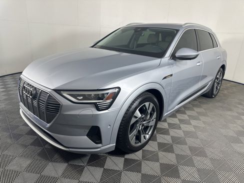 Used 2021 Audi e-tron Premium Plus w/ Premium Plus Package image 3