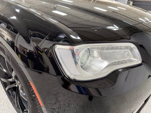 Used 2018 Chrysler 300 Touring image 5