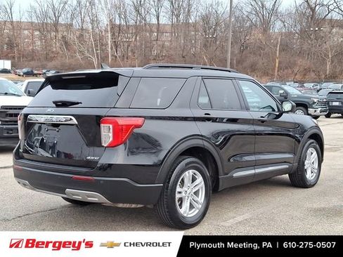 Used 2023 Ford Explorer XLT w/ Equipment Group 202A image 8