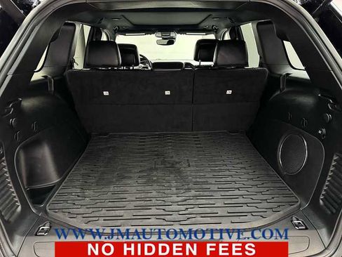 Used 2021 Jeep Grand Cherokee Limited w/ Luxury Group II image 17