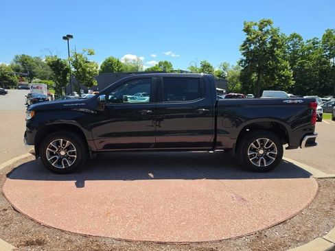 Used 2023 Chevrolet Silverado 1500 LT AWD/4WD image 2