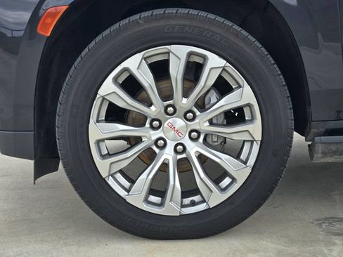 Used 2023 GMC Yukon XL Denali AWD/4WD image 11