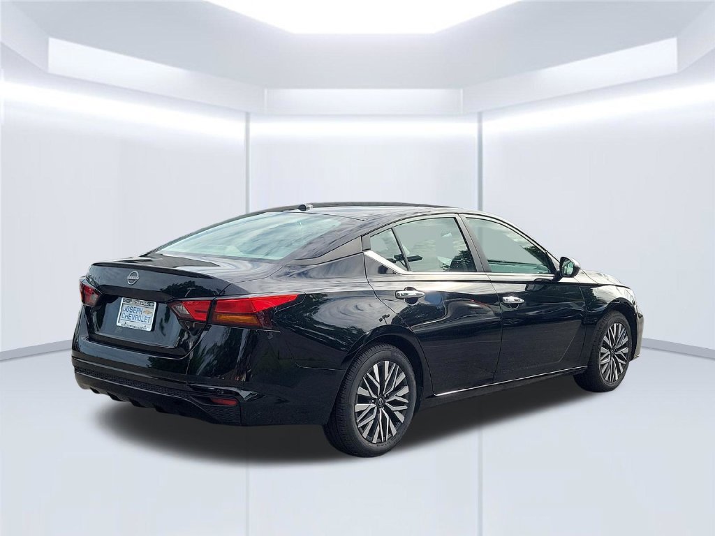 Used 2025 Nissan Altima 2.5 SV FWD image 5