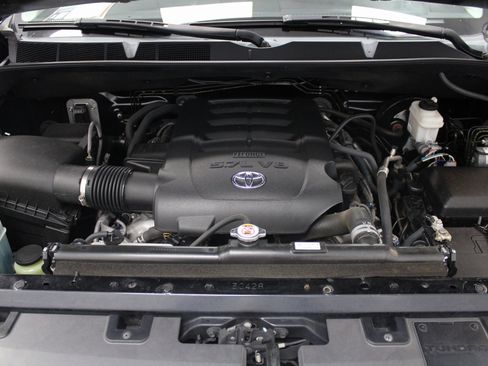 Used 2020 Toyota Tundra SR5 w/ SR5 Leather Package image 8