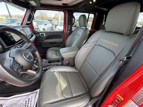 Used 2024 Jeep Gladiator Mojave image 11