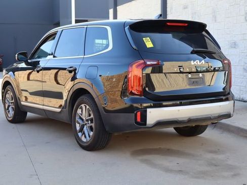 Used 2023 Kia Telluride LX FWD image 3