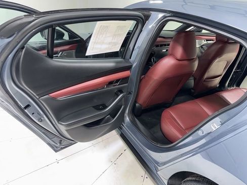 Used 2022 MAZDA MAZDA3 s image 25
