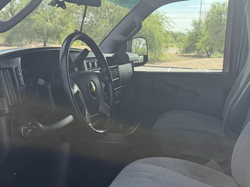 Used 2018 Chevrolet Express 2500 w/ Driver Convenience Package RWD image 10