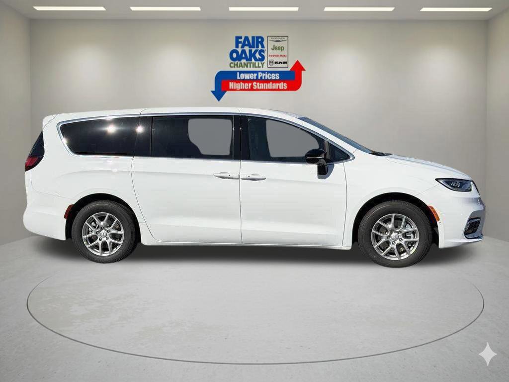 New 2026 Chrysler Pacifica Select FWD image 4