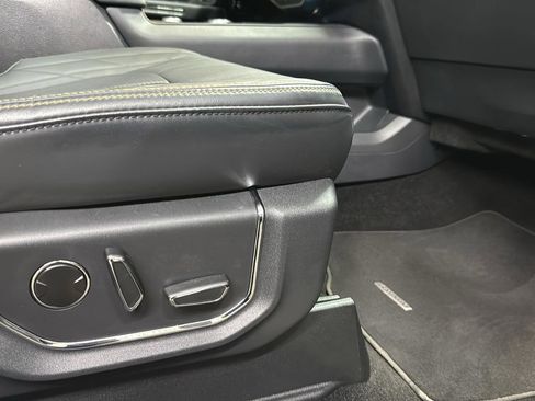 Used 2023 Ford Expedition Platinum image 25