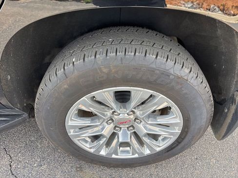 Used 2025 GMC Yukon Denali w/ Advanced Technology Package image 7