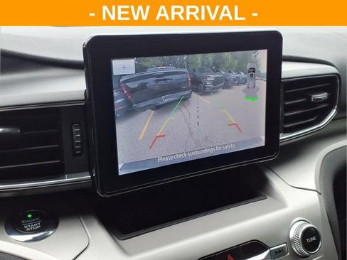 Used 2021 Ford Explorer XLT w/ Equipment Group 202A AWD/4WD image 32