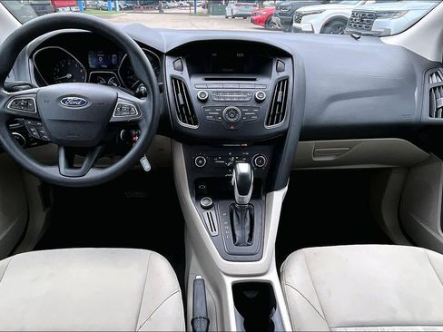 Used 2015 Ford Focus SE image 16
