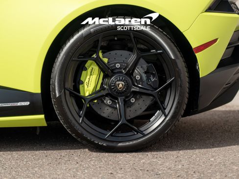 Used 2022 Lamborghini Huracan EVO image 22