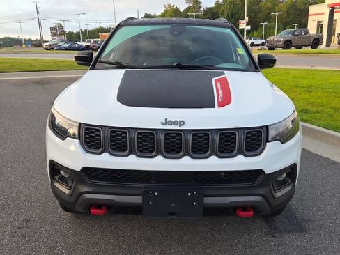 Used 2024 Jeep Compass Trailhawk AWD/4WD image 2