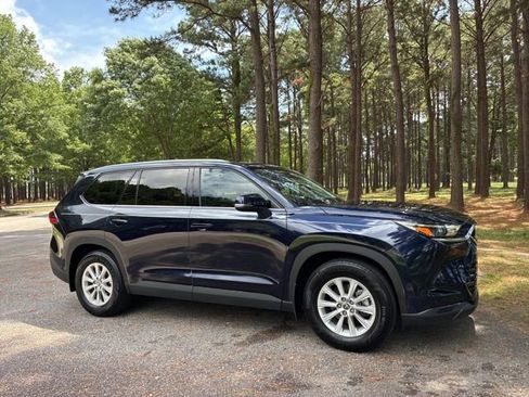 Used 2024 Toyota Grand Highlander FWD image 2