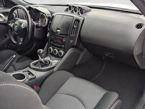 Used 2020 Nissan 370Z Coupe image 18