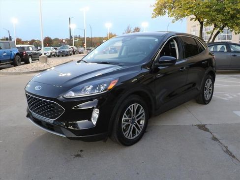 Used 2022 Ford Escape SEL image 2