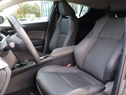 Used 2022 Toyota C-HR Limited image 27