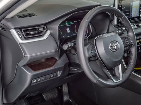 Used 2020 Toyota RAV4 Limited image 24