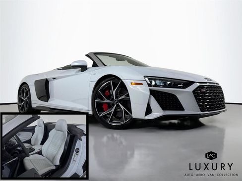 Used 2021 Audi R8 V10 w/ Premium Package image 2