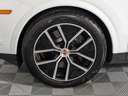 Used 2026 Porsche Cayenne E-Hybrid Coupe AWD/4WD image 11