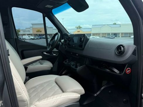 Used 2020 Mercedes-Benz Sprinter 2500 image 10