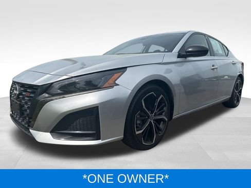 Used 2024 Nissan Altima 2.5 SR FWD image 3