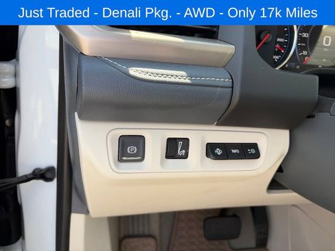 Used 2023 GMC Acadia Denali w/ Denali Technology Package AWD/4WD image 10